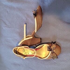 Rare find! Poetic Licence "Tilley" pumps from London. Size 8, women's US sizing.